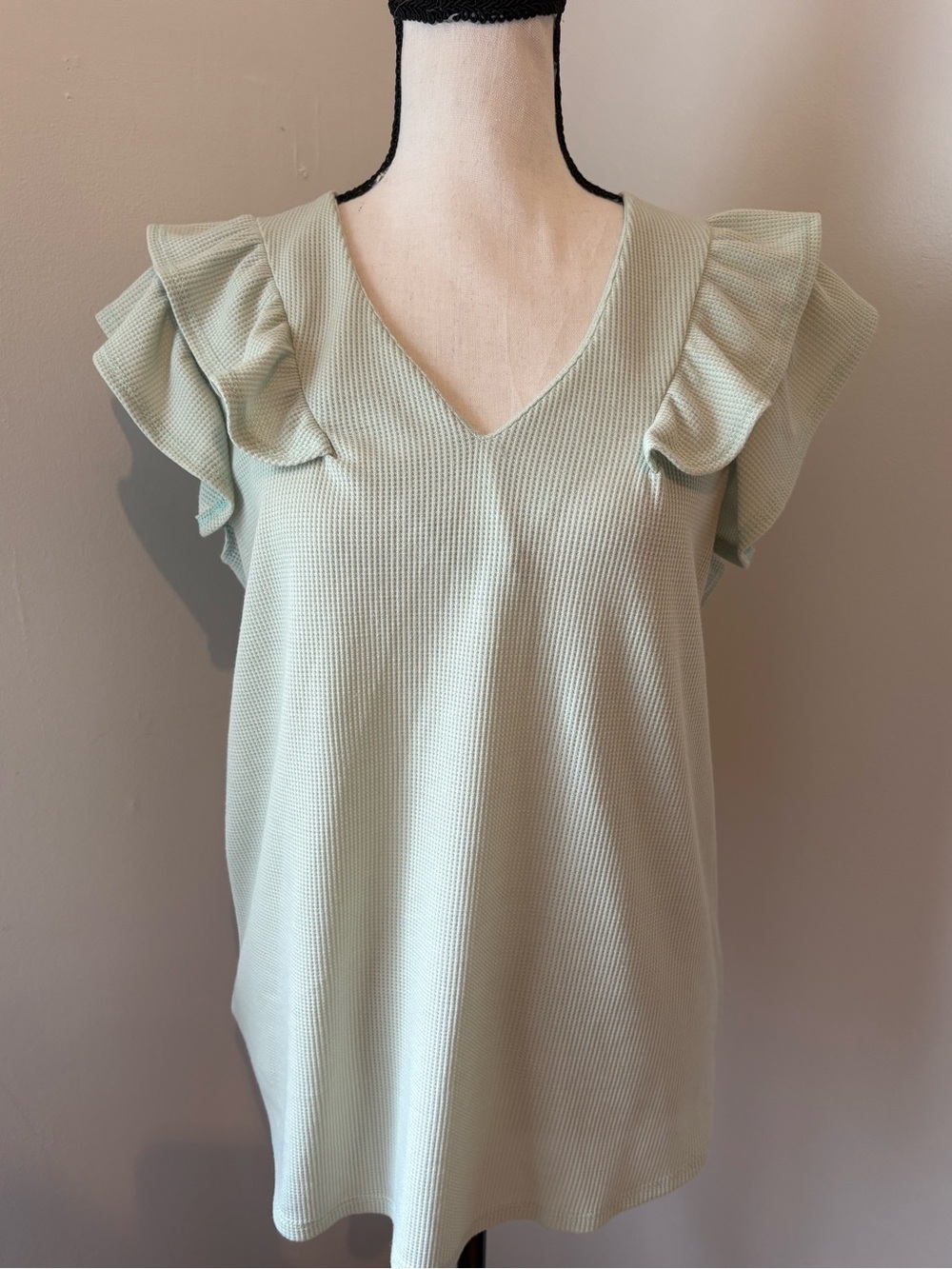 BomBom V-neck waffle knit with double ruffle flutter sleeves light sage green M